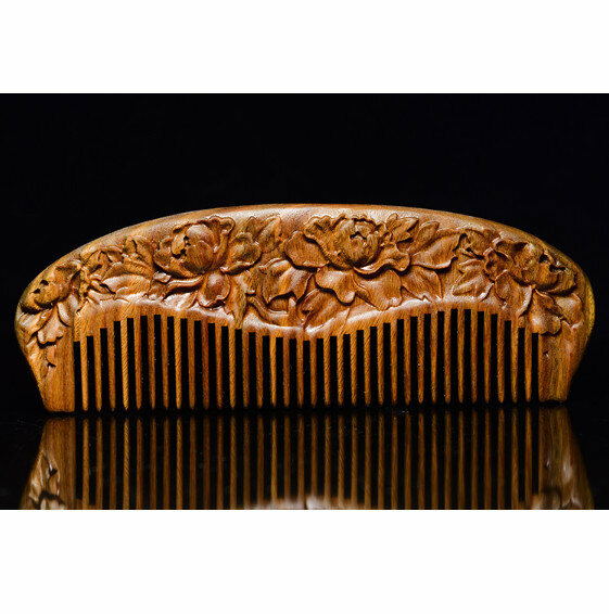 Hot recommended green sandalwood carved wooden comb