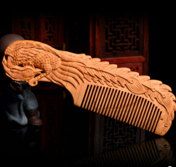 Hotly recommended old peach wood carved wood comb [Phoenix]