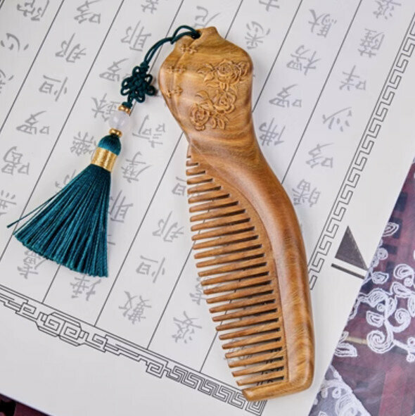 Hotly recommended green sandalwood carved wood comb