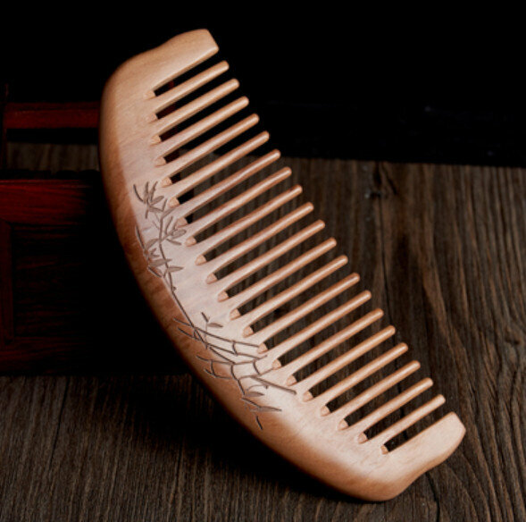 Hotly recommended old peach wood carved wood comb [coarse teeth]