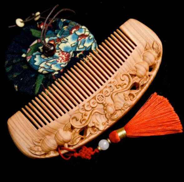 Popular peach wood carved comb