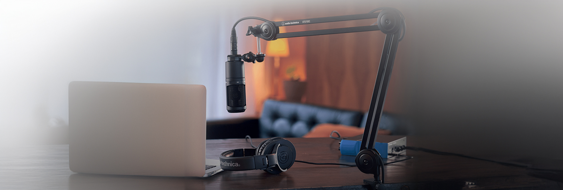 img src="Audio-Technica-AT2020CP-Microphone-Pack.jpg" alt="Audio-Technica-AT2020CP-Microphone-Pack.jpg"