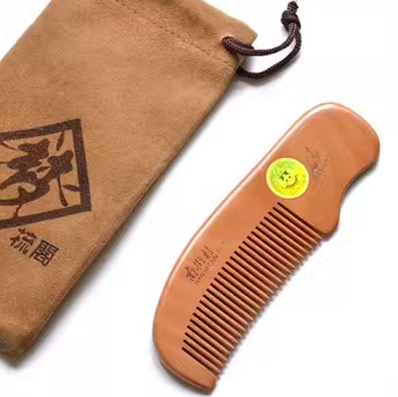Popular small peach wood comb (the total length of the cloth bag packaging is about 12 cm)