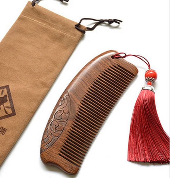 Popular sandalwood carved comb to prevent hair loss (burgundy tassel (packed in cloth bag) about 15 cm long)