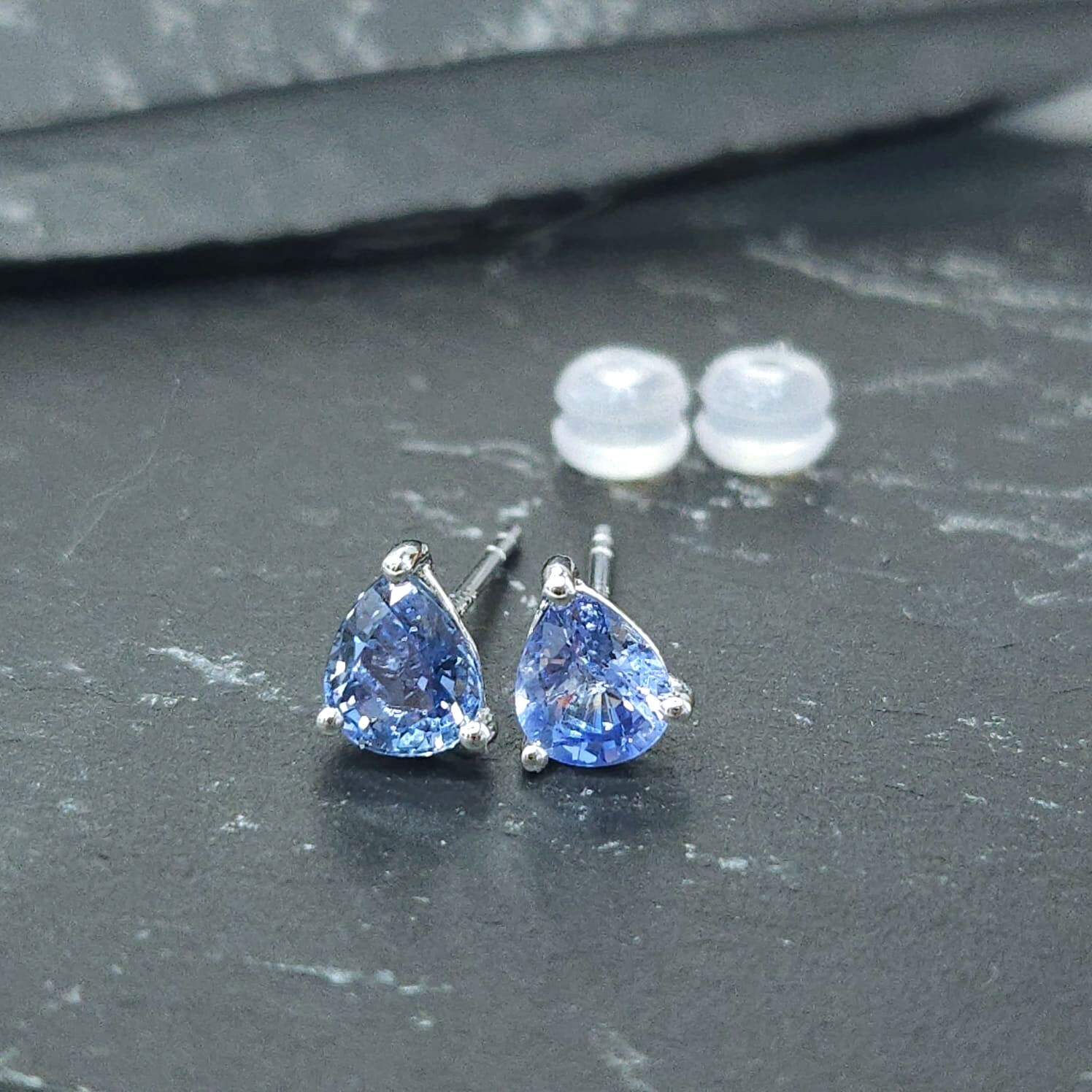 全新18K白金【主石1卡36份藍寶石】耳環