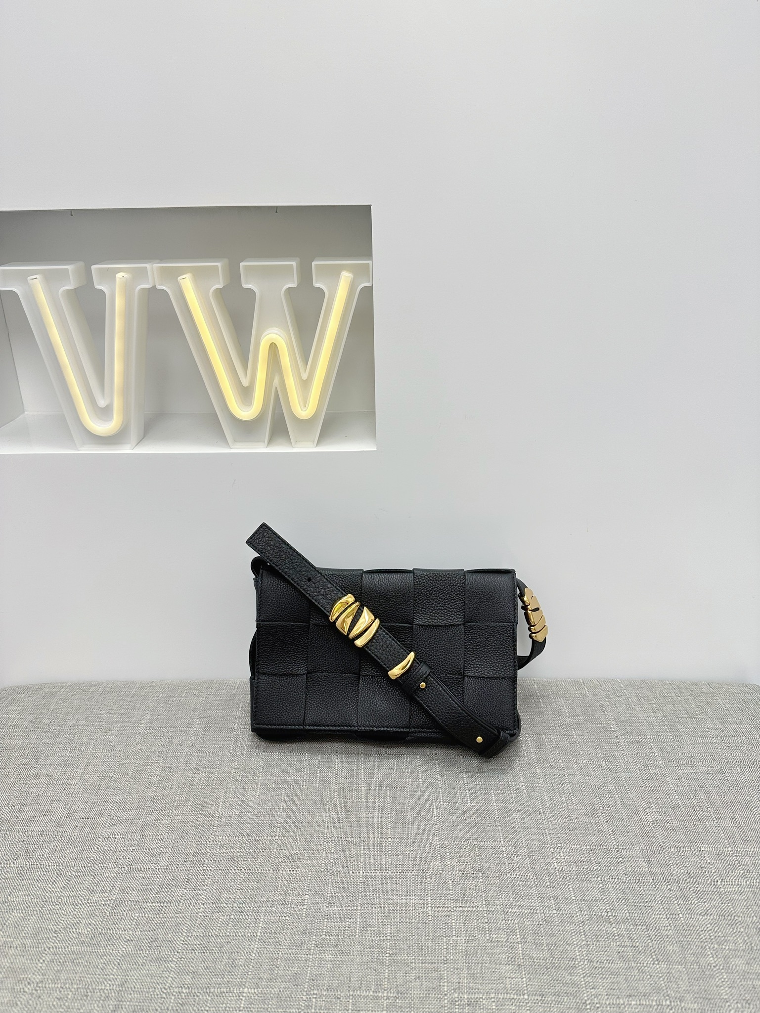 Outlet BV Cassette Bag