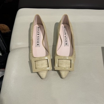 Roger Vivier RV gommettine ballerinas flats raffia beige