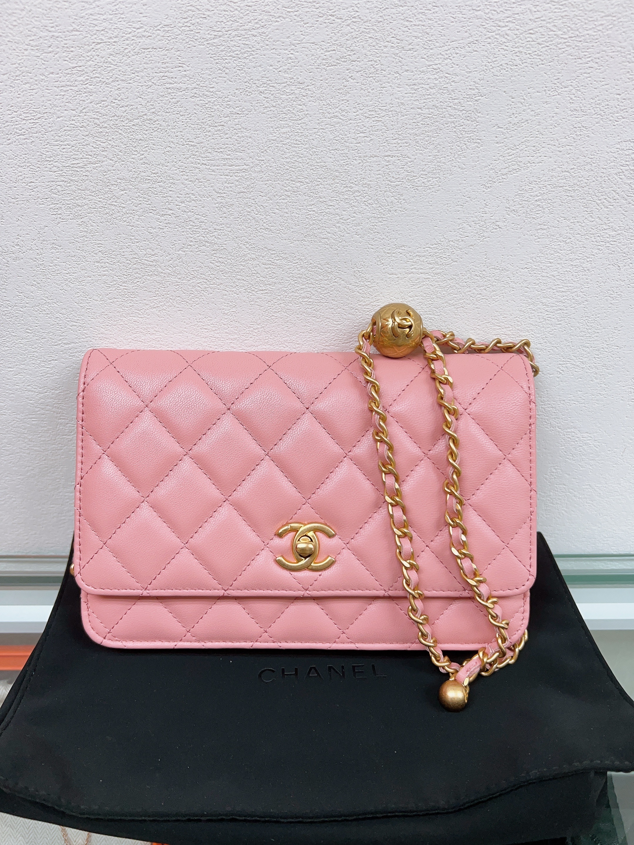 Chanel woc / wallet on chain with pearl crush (pink lambskin) 金球 