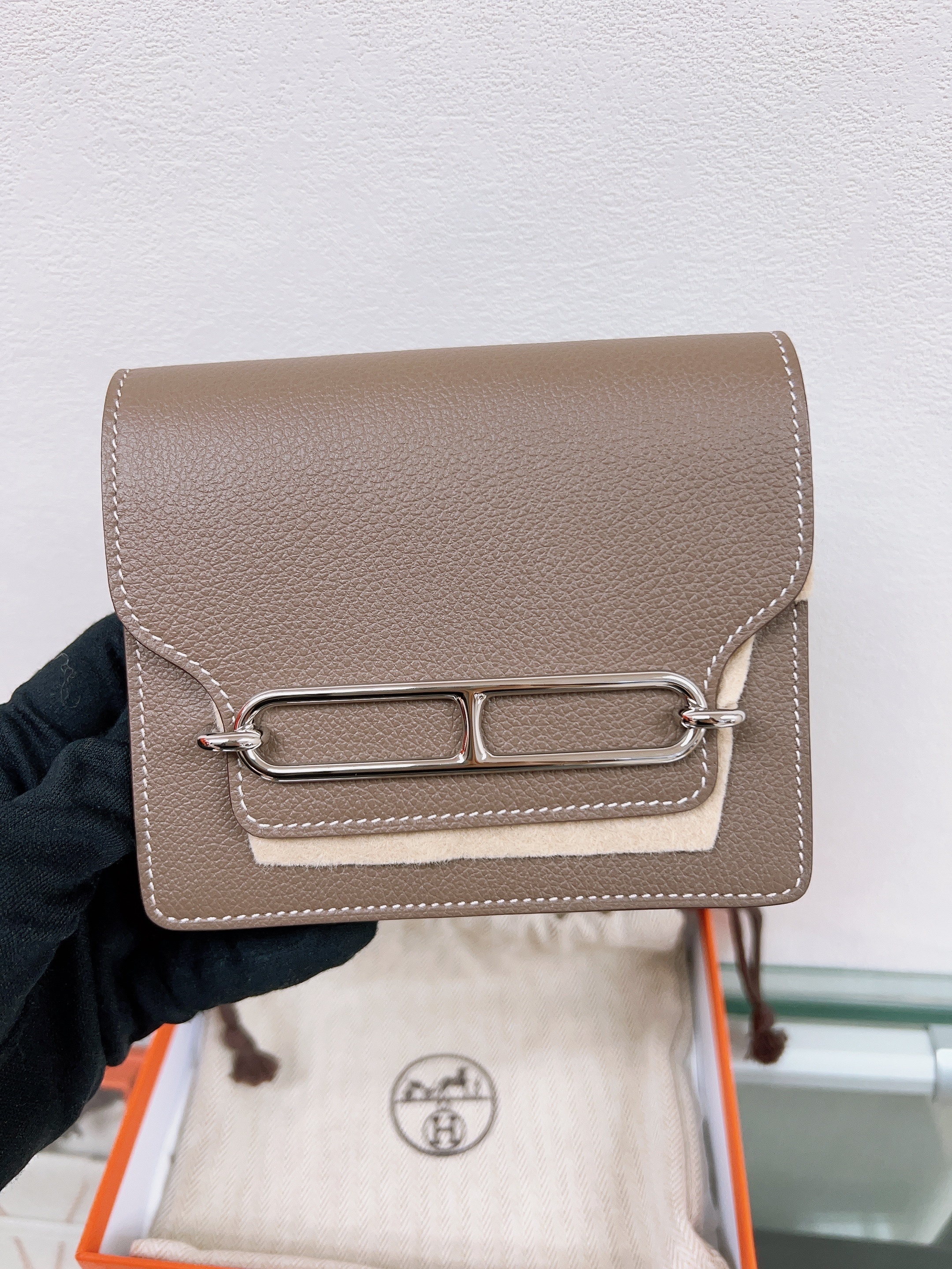 *Unused* Hermes roulis slim wallet/ etoupe PHW/ stamp b