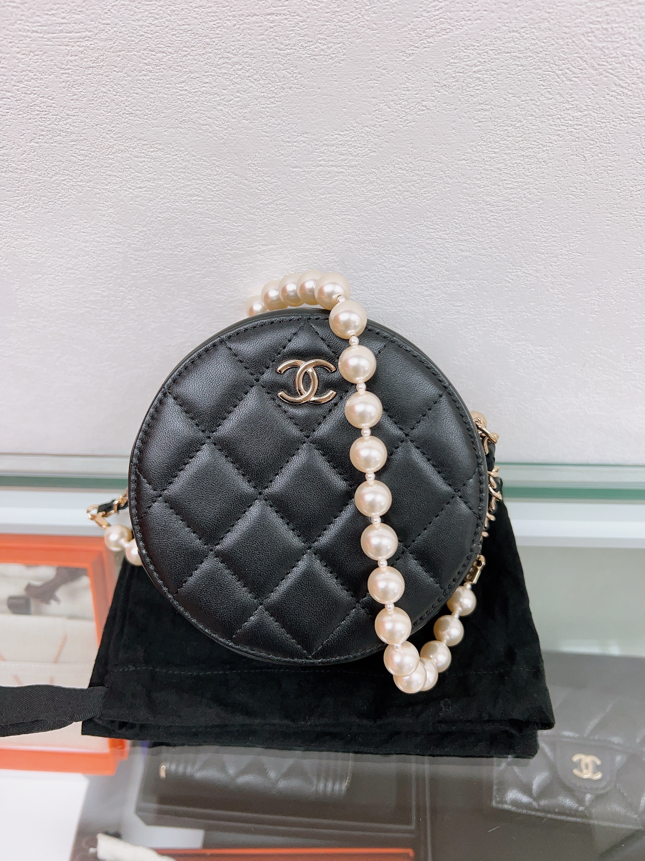 Chanel round bag with pearl chain (black lambskin)