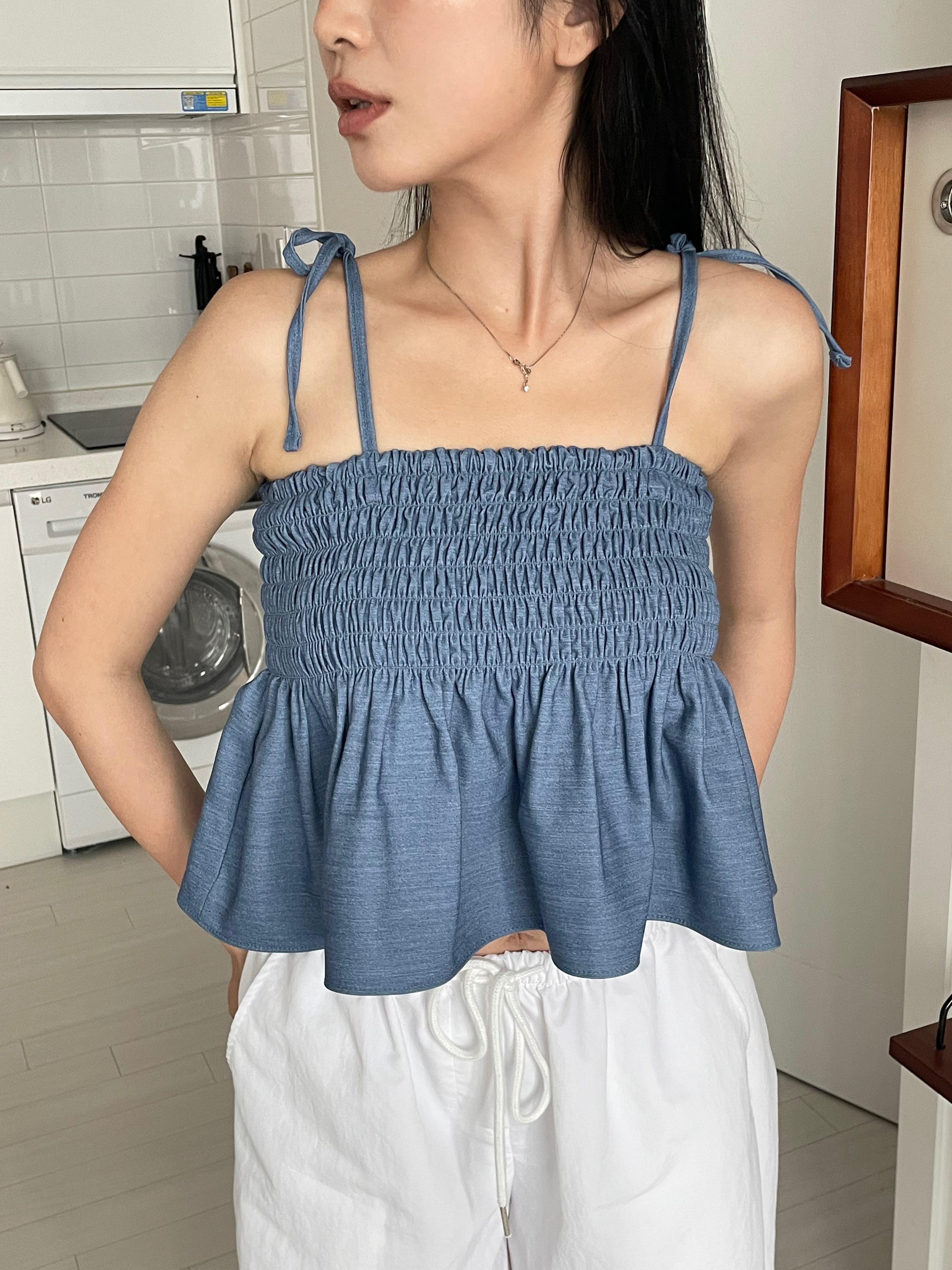 (訂購) 吊帶可愛感彈性皺皺牛仔色背心 T0706 (淺藍/深藍)