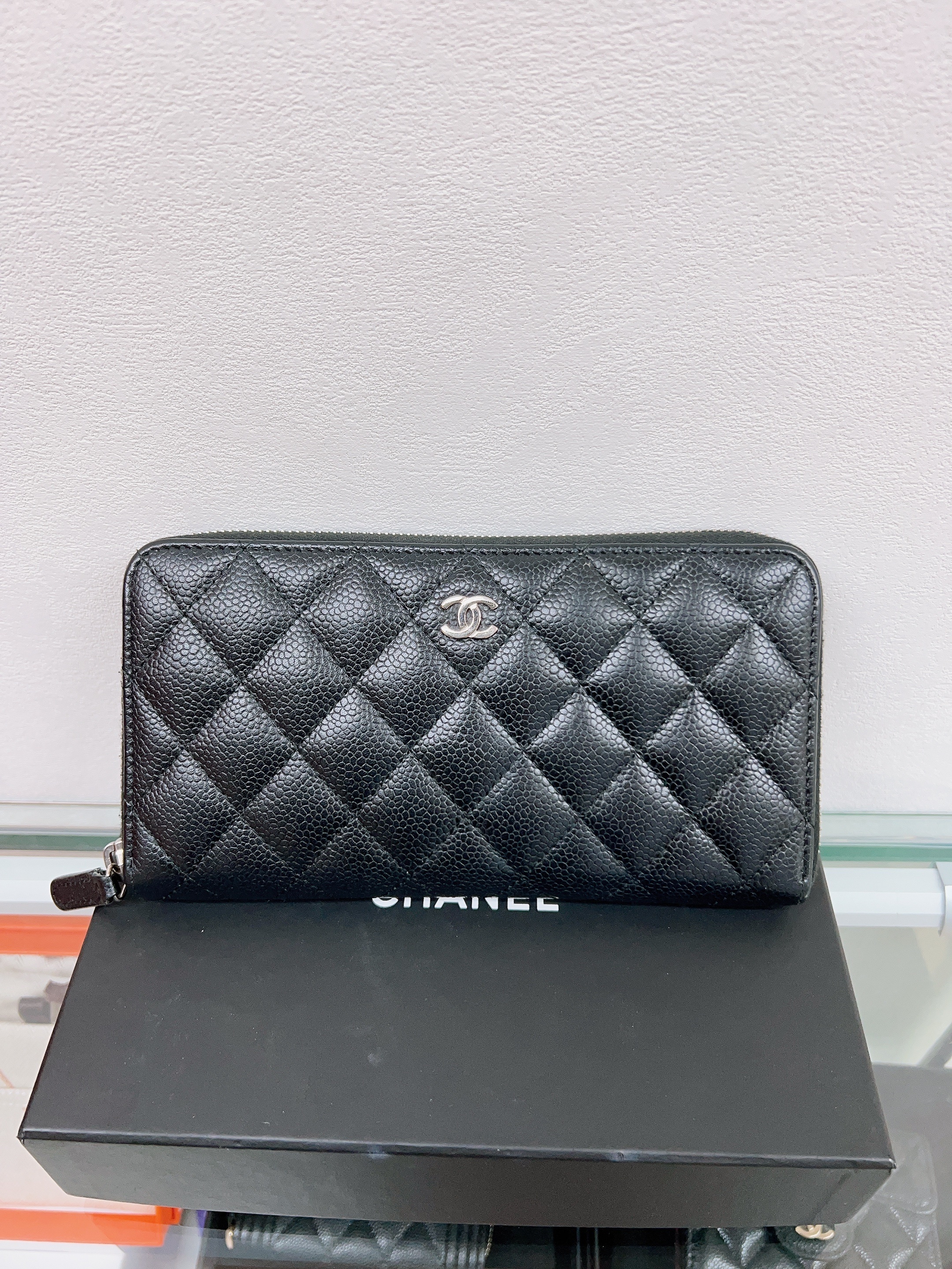 Chanel long zipped wallet (black caviar/ silver)