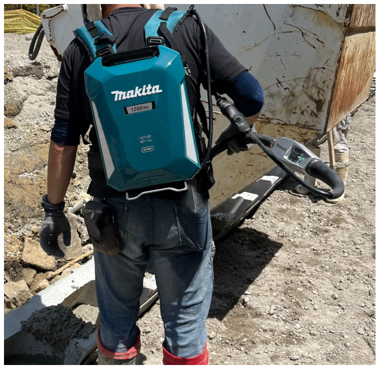 "MAKITA"牧田牌 充電式混凝土振盪器 (配合背負鋰電池使用) (淨機)