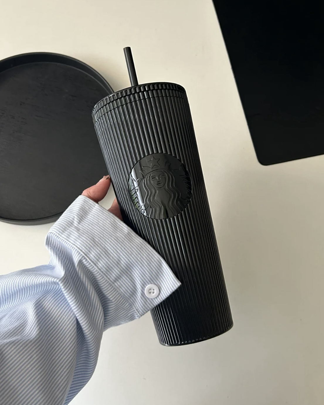 Starbucks 星巴克 酷黑 豎條紋吸管杯 全黑 高顏值 薯條杯 冷水杯 環保杯