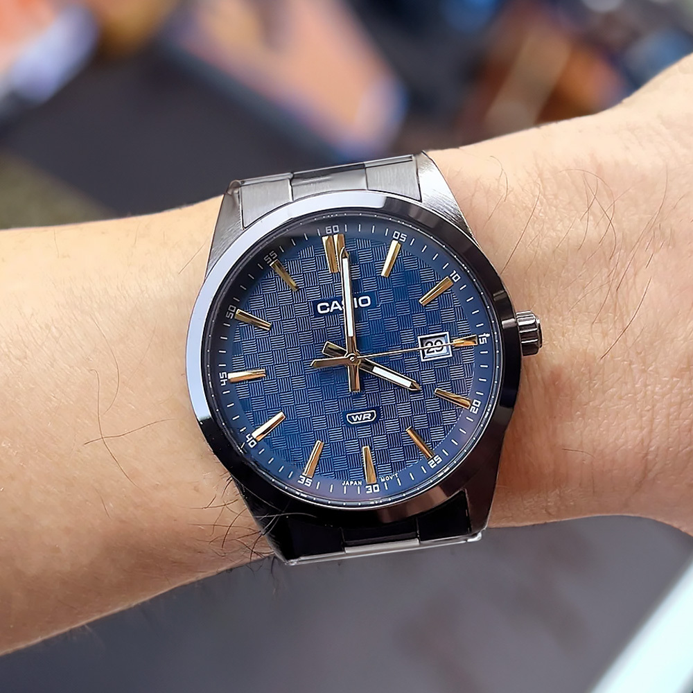 【CASIO 卡西歐】MTP-VD03B 歐風 英倫風 簡約無字 菱格紋 棋盤紋 黑離子 日期顯示 石英腕錶 對錶大款 手錶