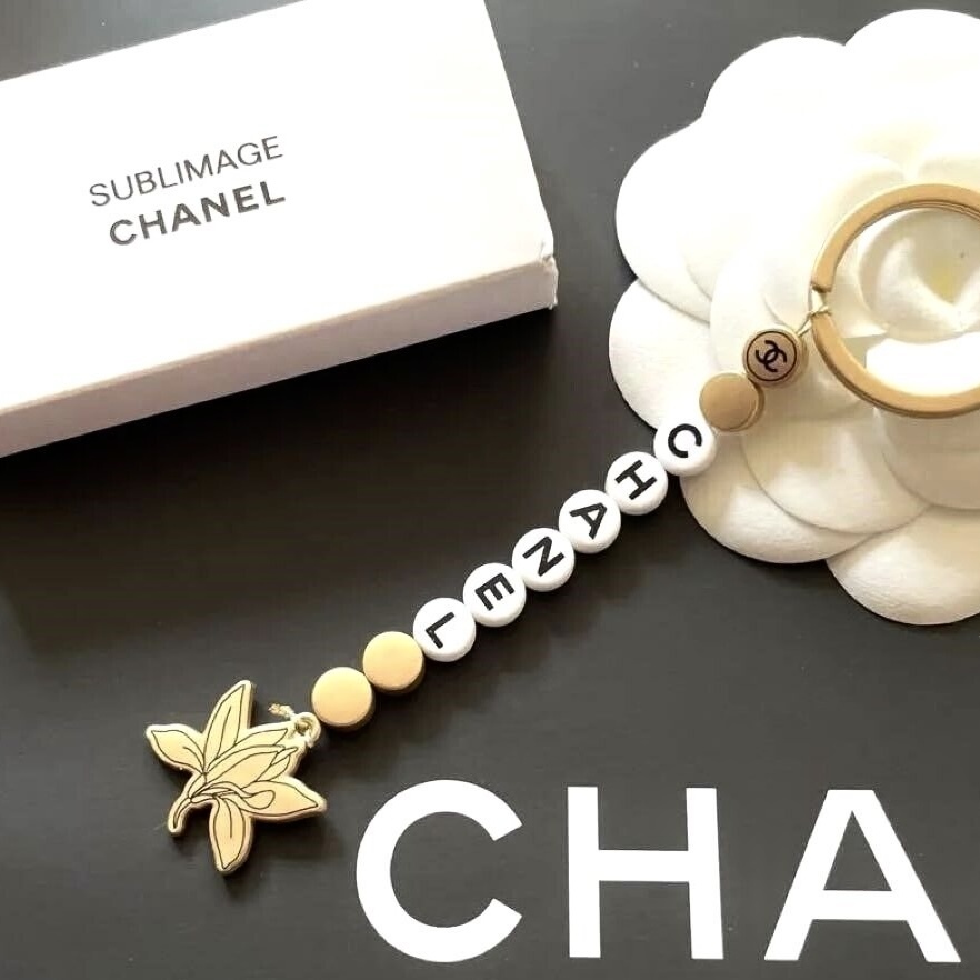 NEW】CHANEL BEAUTE SUBLIMAGE KEY RING CHARM B1823