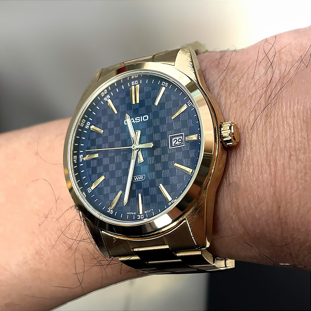 【CASIO 卡西歐】MTP-VD03G 古典無字 歐風 英倫風 菱格紋 棋盤紋 日期顯示 金色帶 石英腕錶 對錶大款 手錶