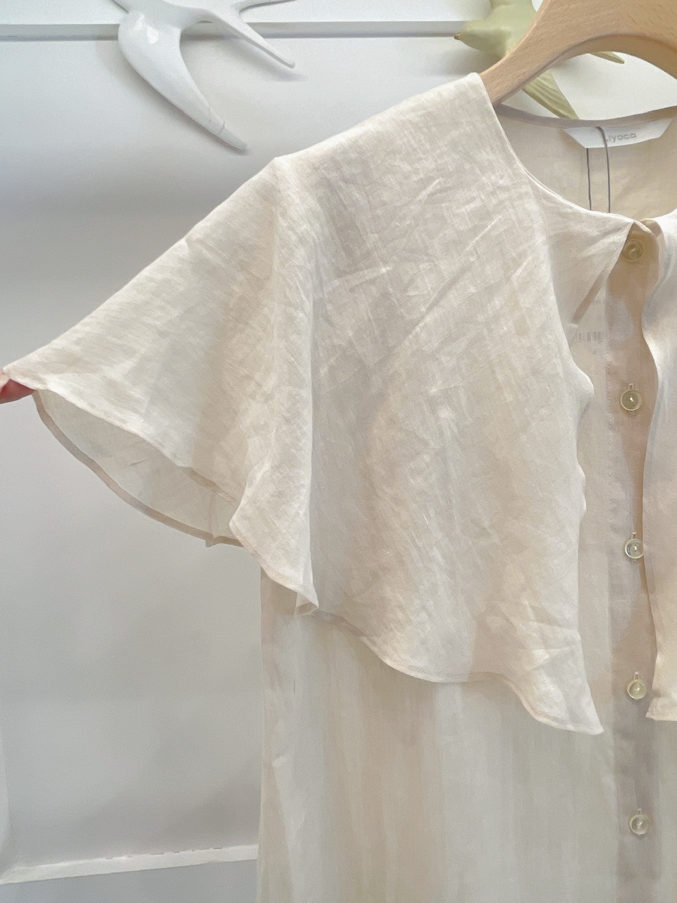 荷葉袖透紗上衣