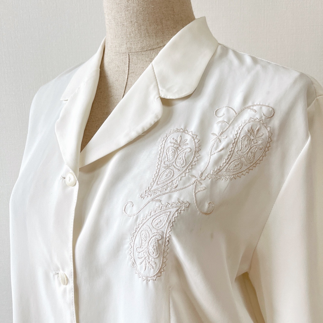 日本製米白色腰果花刺繡古著上衣