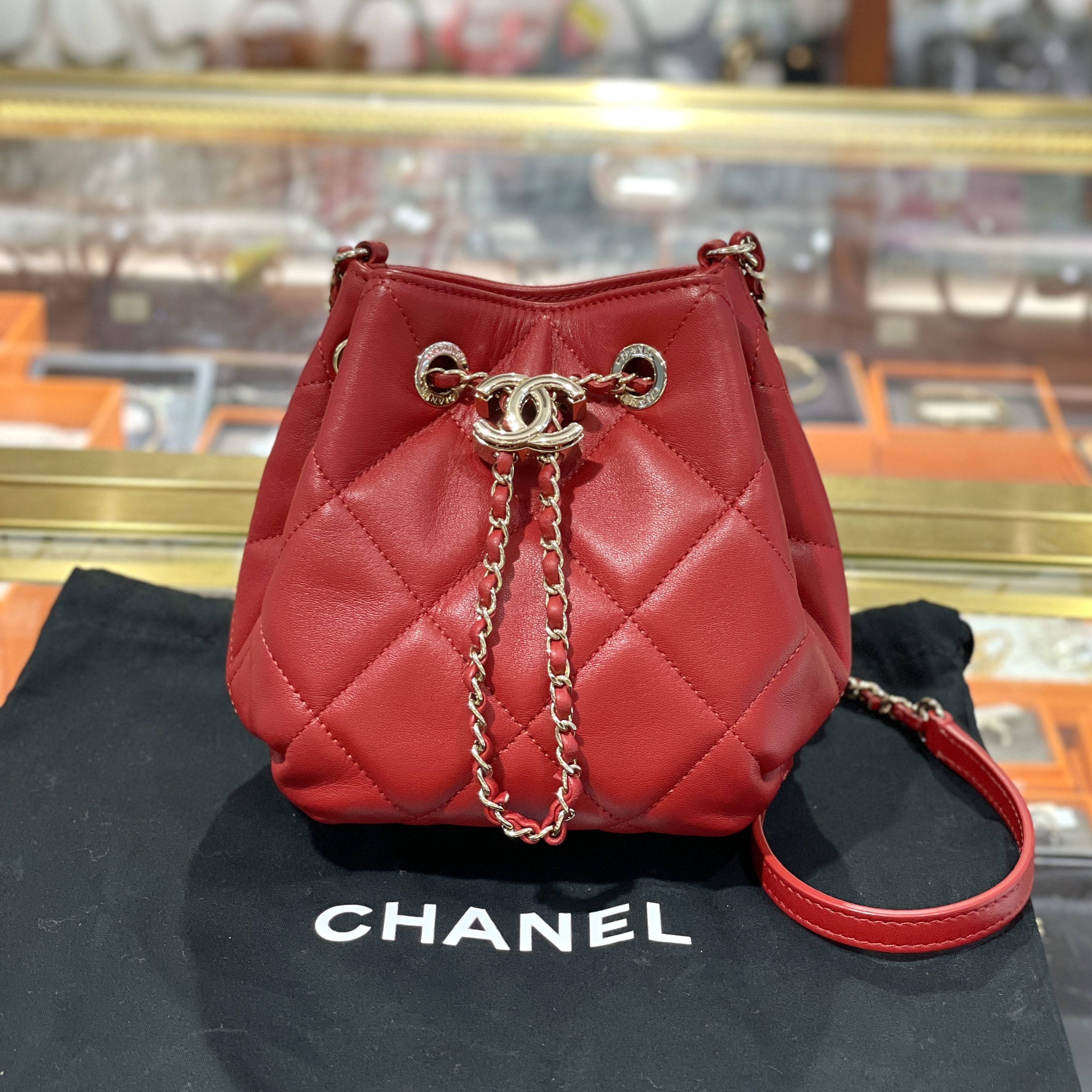 99%NEW二手 CHANEL 斜揹袋,MINI小水桶,紅色,淡金扣,羊皮,菱格紋,BUCKET BAG #香榭站正品