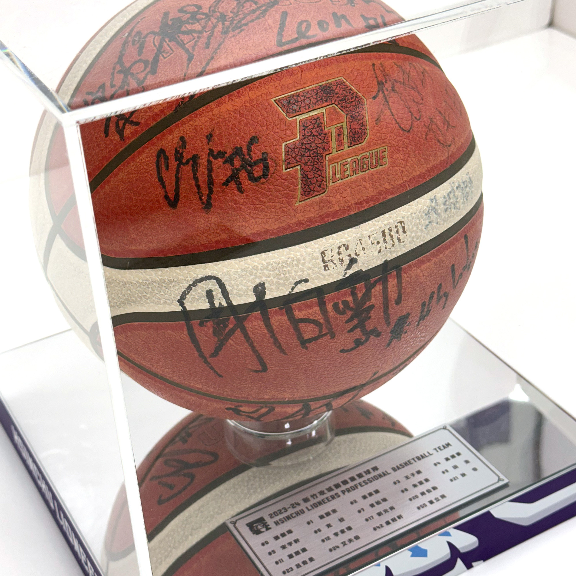 23-24 攻城獅全隊簽名實戰籃球