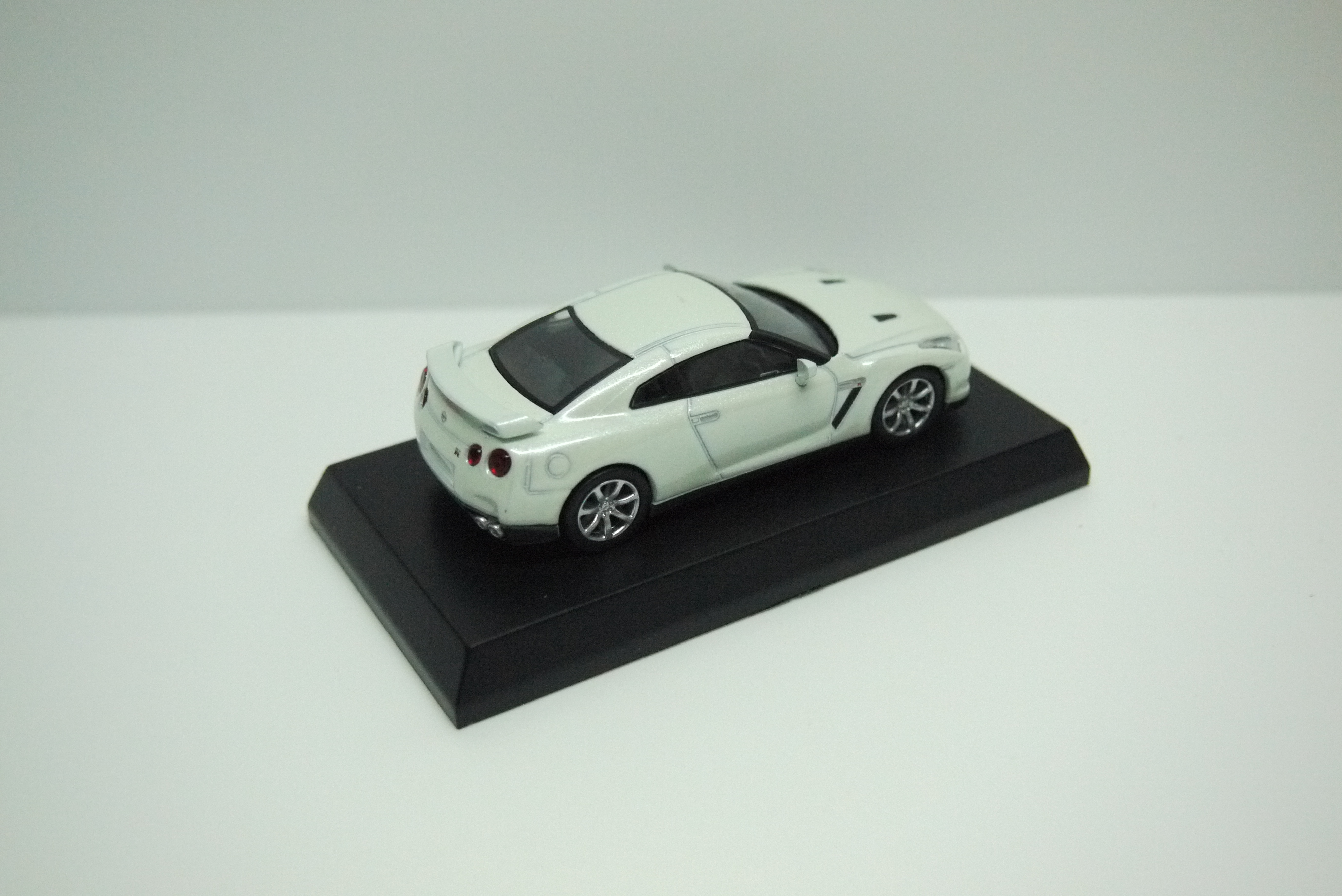 Kyosho Nissan GTR R35 White
