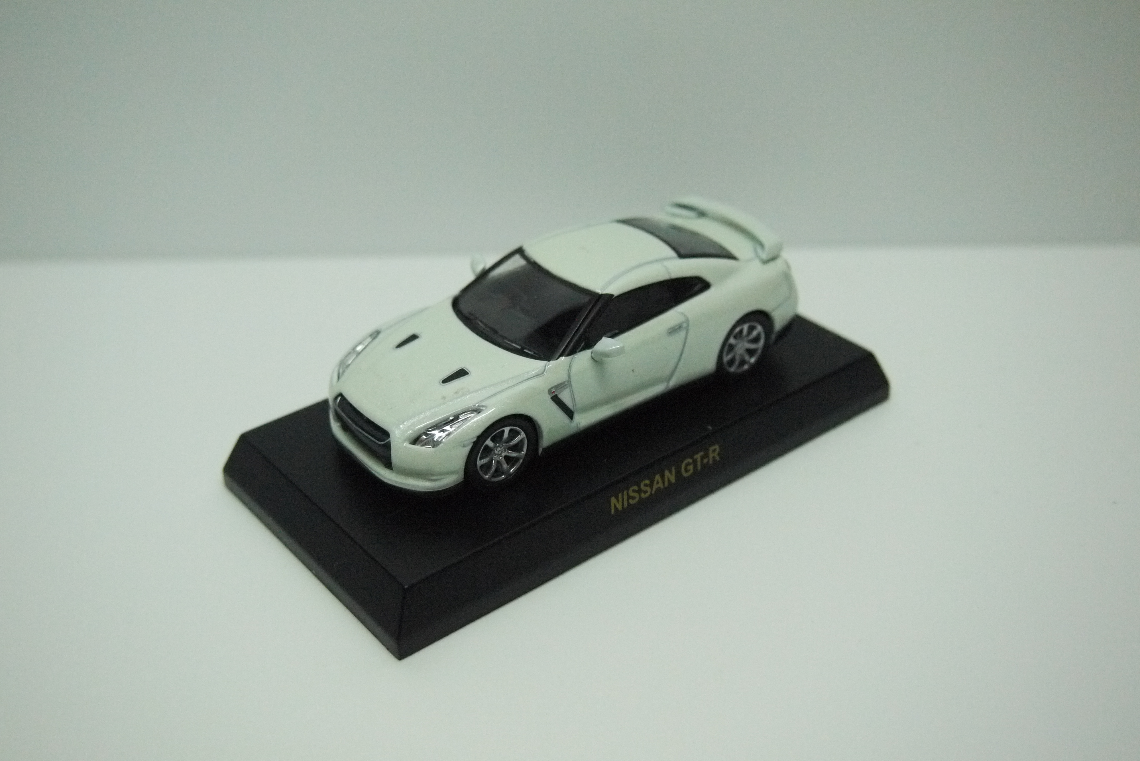 Kyosho Nissan GTR R35 White