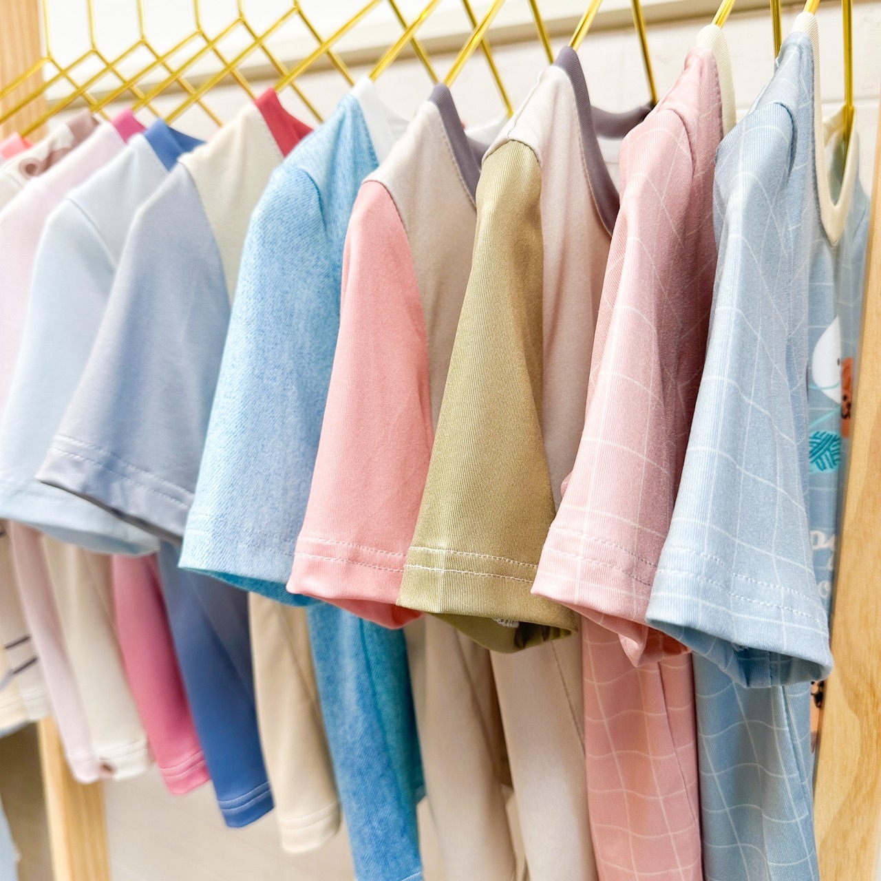 【獨家】滿印小兔 涼感短袖上衣