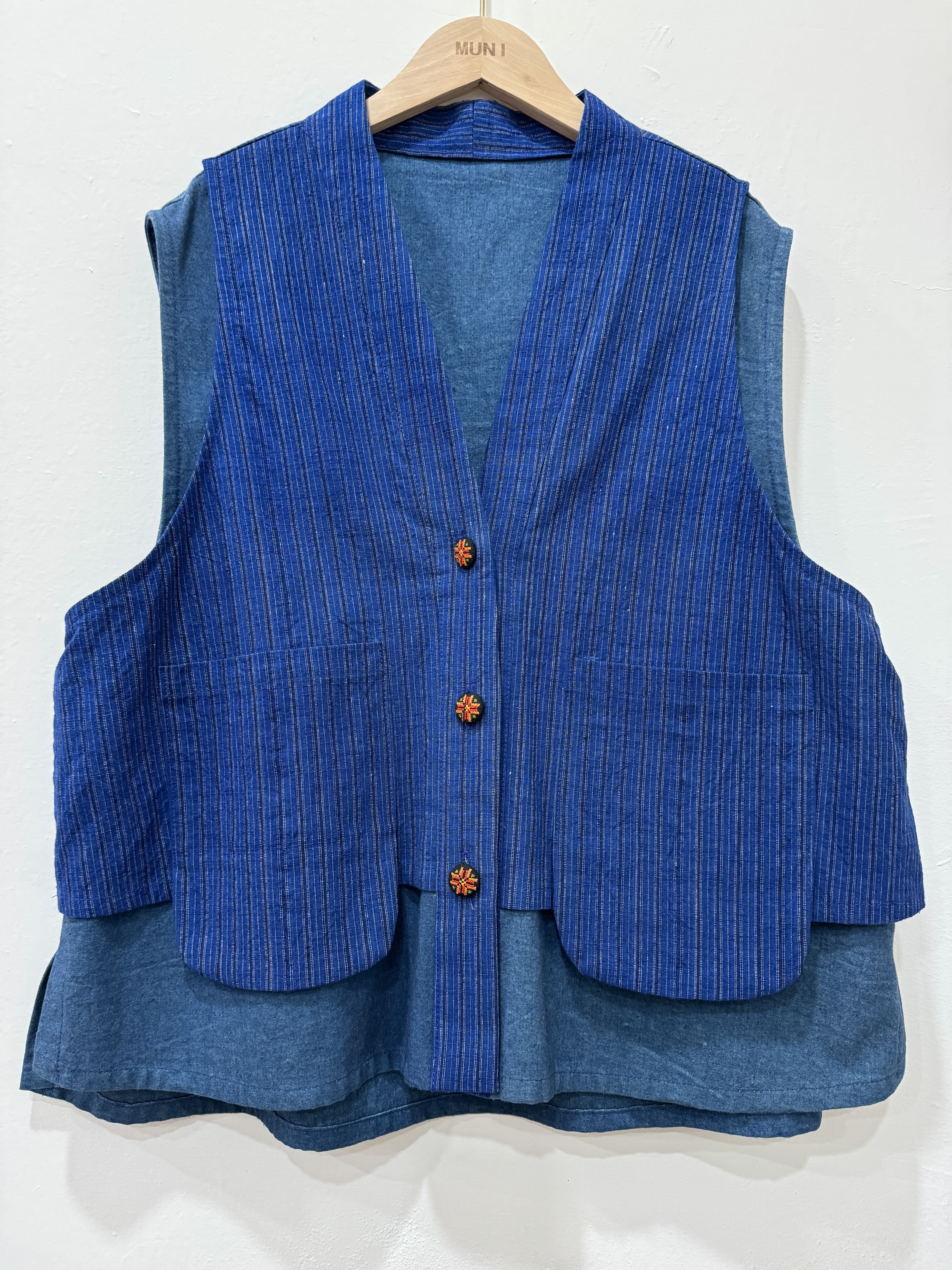 No.7素面藍色老布背心.胸圍114長度76