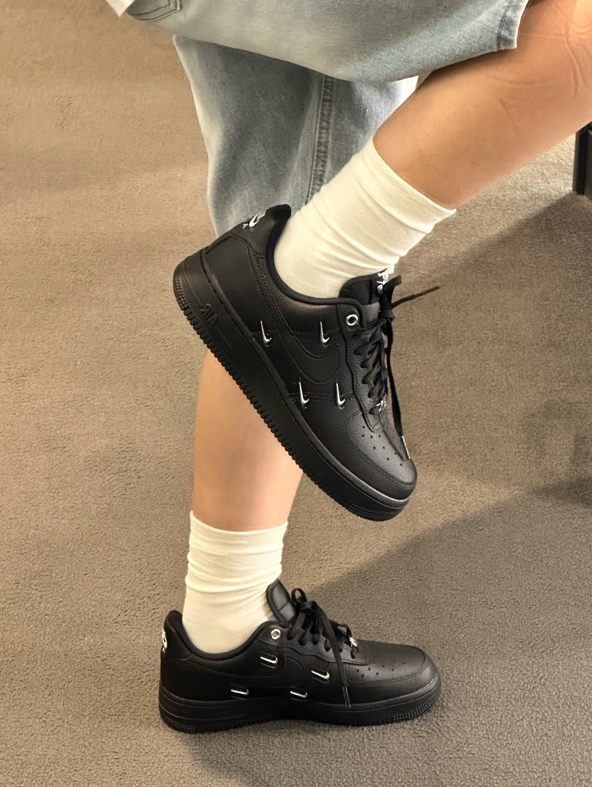 Nike Air Force 1 AF1 全黑小銀勾 全黑 小銀勾 荔枝皮 女款 HQ1180-001/預購