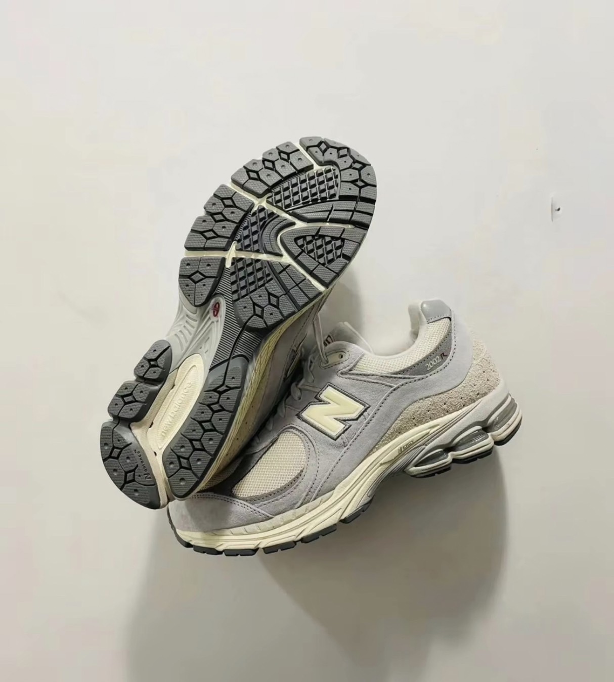 NEW BALANCE 復古鞋 NB 2002R 米灰白 煙雨灰 情侶 男女
