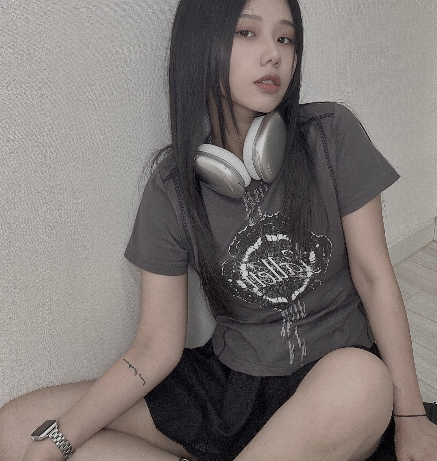 FALLETT FLOWER LOGO TEE