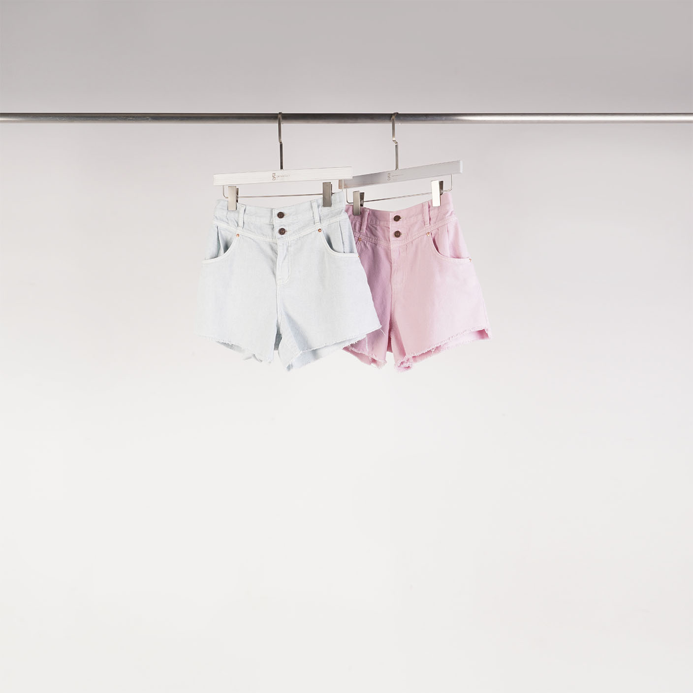 口袋有釘雙釦牛仔短褲| S-M | 2色