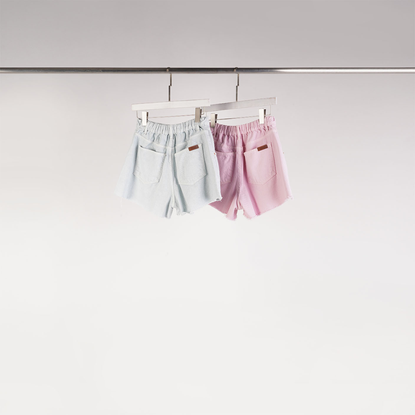 口袋有釘雙釦牛仔短褲| S-M | 2色