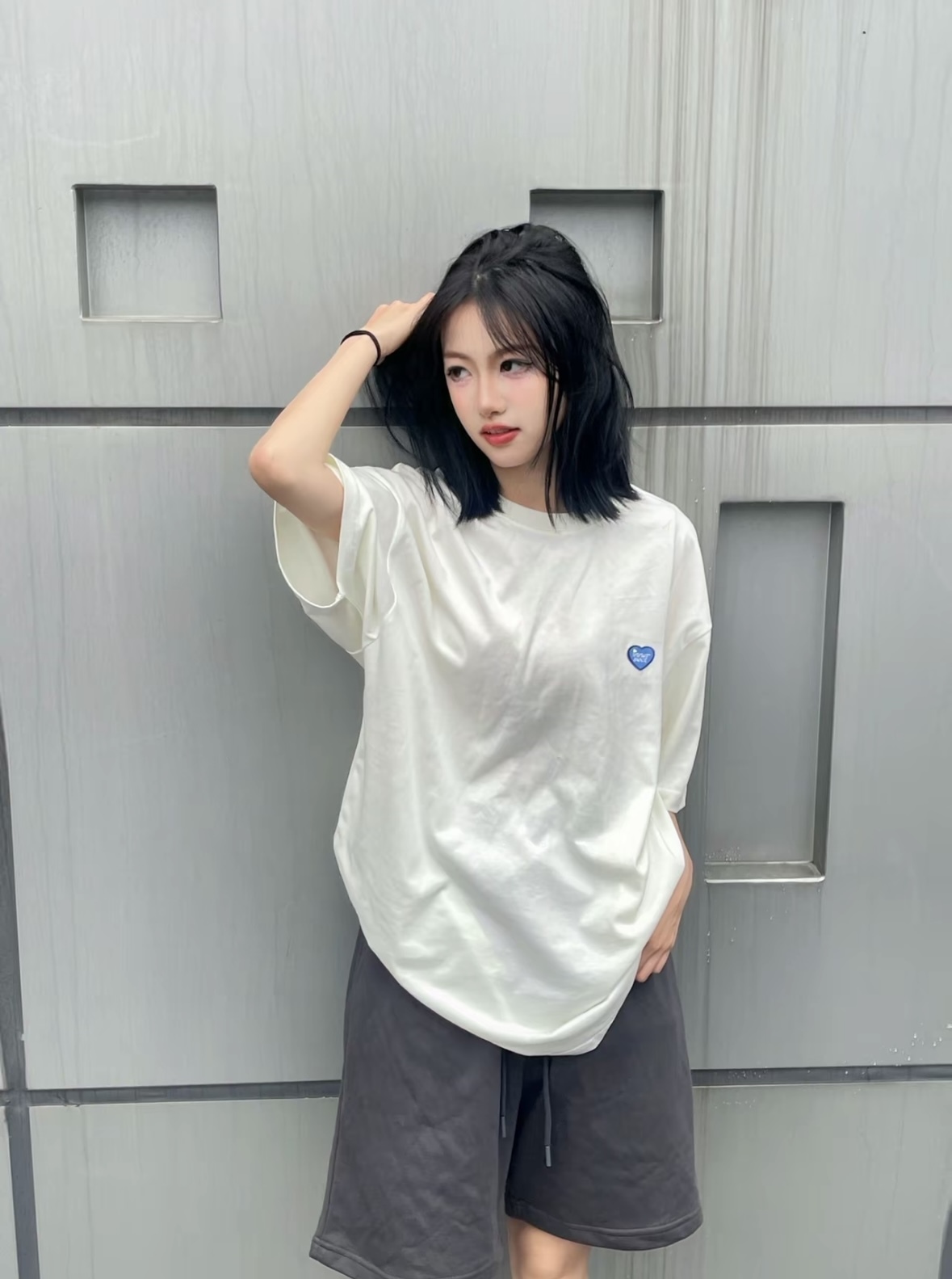 INNERSECT 三生萬物 x 心碎旅店 愛心刺繡短T 草寫 寬鬆 落肩 2色(任買兩件免運)/預購