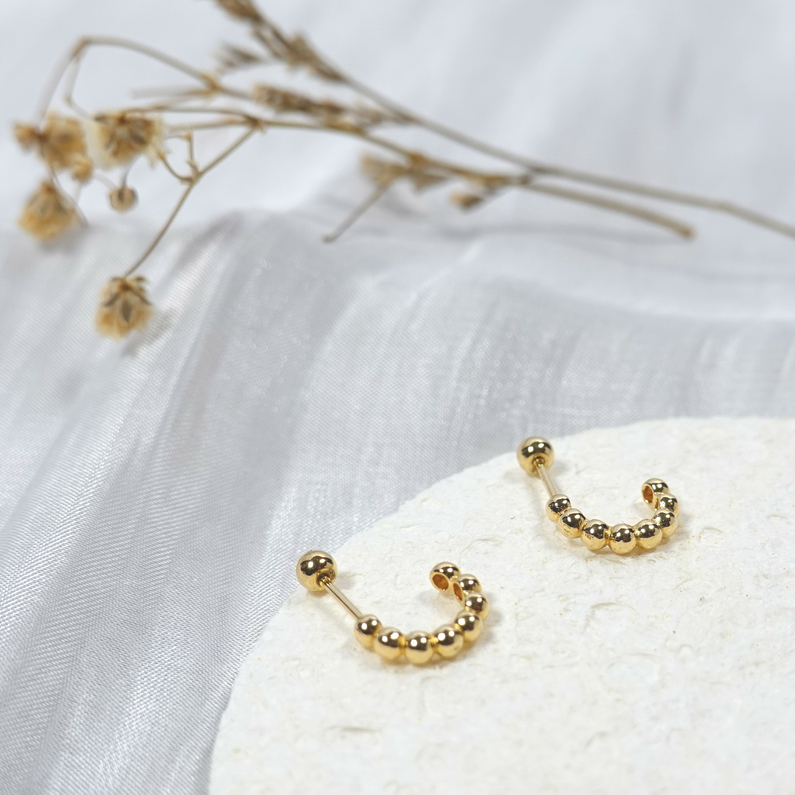 經典圓珠光澤耳環