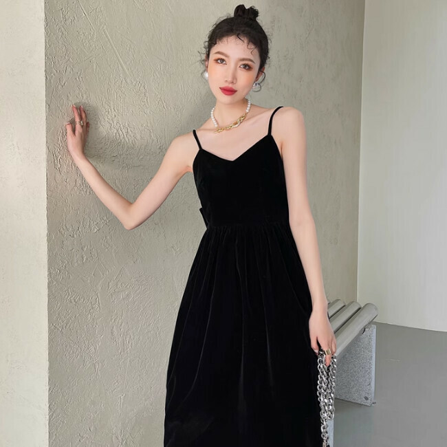 Hot selling backless suspender dress (black) (size S-L) (contact customer service after placing order to confirm delivery size)
