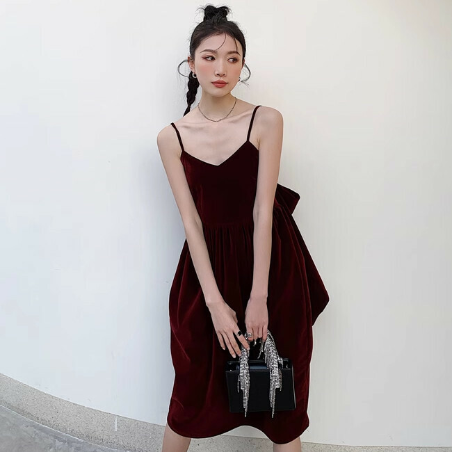 Hot selling velvet backless suspender dress (burgundy) (S-L size) (contact customer service after placing the order to confirm the delivery size)