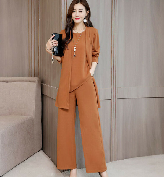 Fashionable three-piece set [Caramel color] (size: M-4XL) (Contact customer service to confirm the shipping size after placing the order)