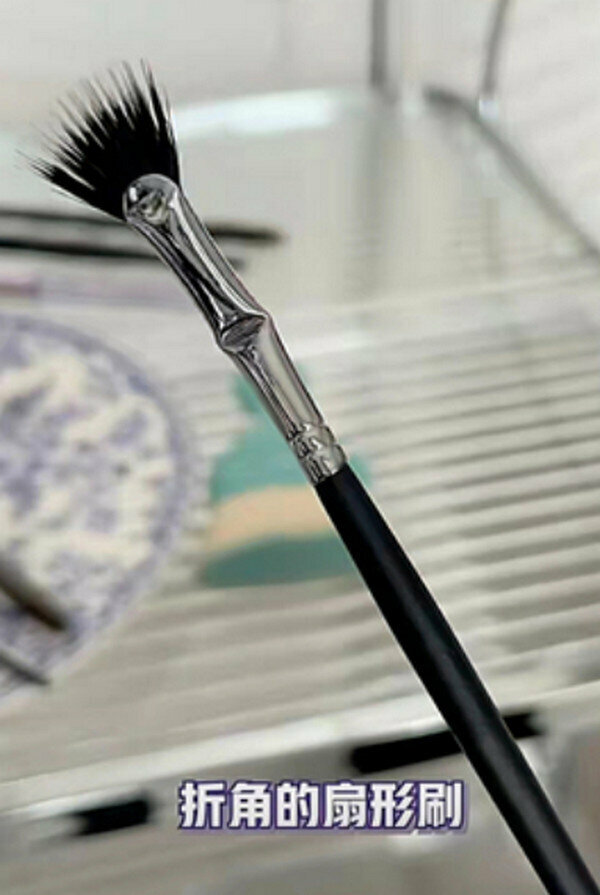 熱賣折角扇形睫毛刷