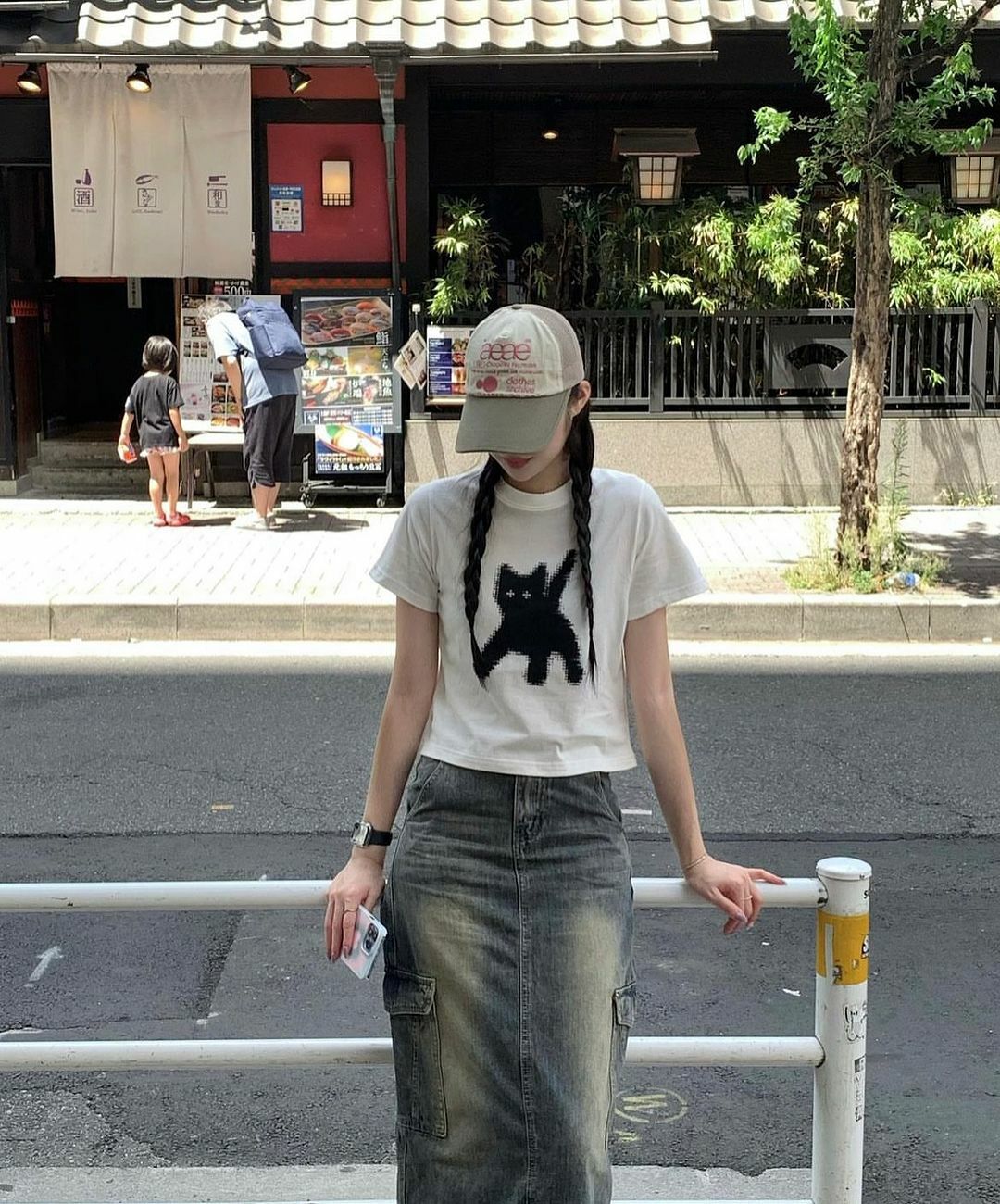 AEAE] FLASHED CATS EYE CROP T-SHIRTS - 2 color
