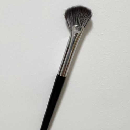 Popular half-fan shaped nose shadow brush makeup brush (black)
