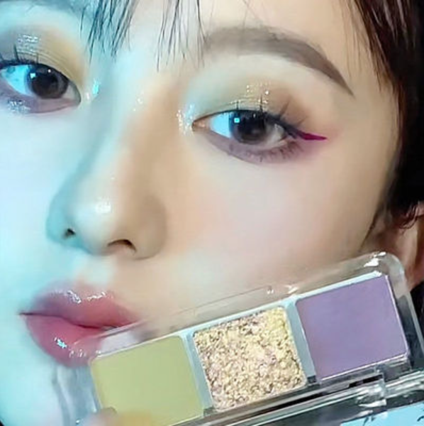 Hotly recommended three-color eye shadow palette (02# Fragrant Lilac)