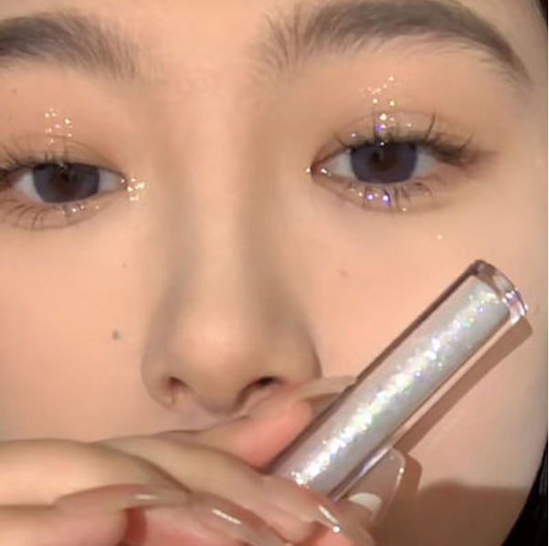 Hot recommended eye shadow (01# Ice and Snow Princess)