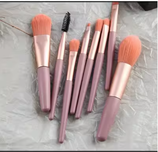Hotly recommended makeup brush set (8 pieces of coral powder + simple packaging + label)