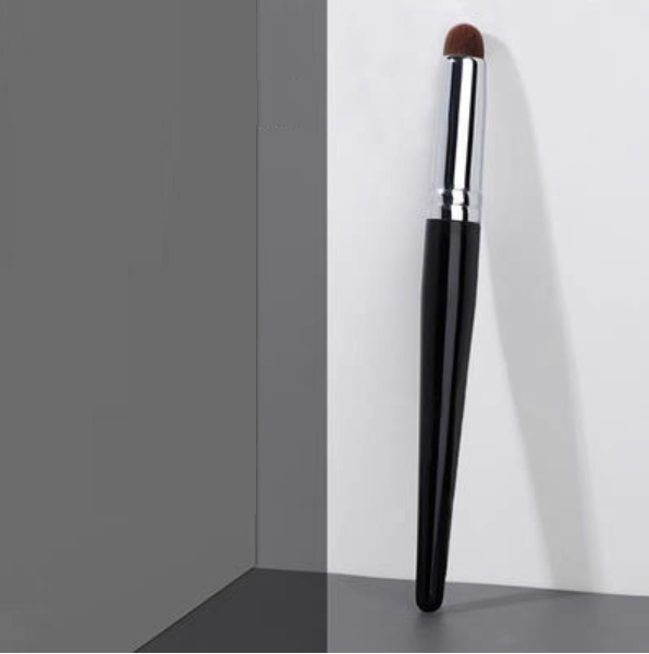Hot recommended makeup brush (bullet concealer brush)