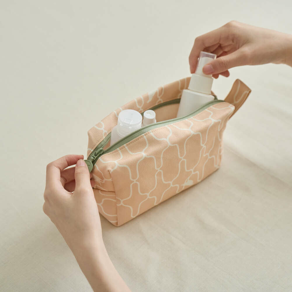Zipper Cuboid Pouch/Old Iron Window Frame No. 5/Coral Reef