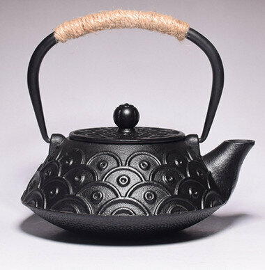 Hot recommended teapot cast iron kettle uncoated tea set (specification: black fish pattern)