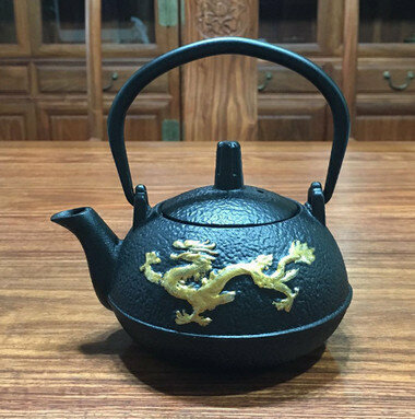 熱推功夫茶壺鐵壺(規格:壺寬約12cm，壺口直徑約6.3cm，帶柄高約12cm，底徑約7cm，壺身高約7cm(0.3描金雙龍)