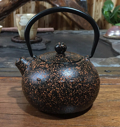 熱推功夫茶壺鐵壺(規格:壺寬約12cm，壺口直徑約6.3cm，帶柄高約12cm，底徑約7cm，壺身高約7cm(0.4小豬)